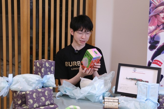 AL分享Hope返图：王哥的周年礼物开箱来啦 一年两度青青草原大会