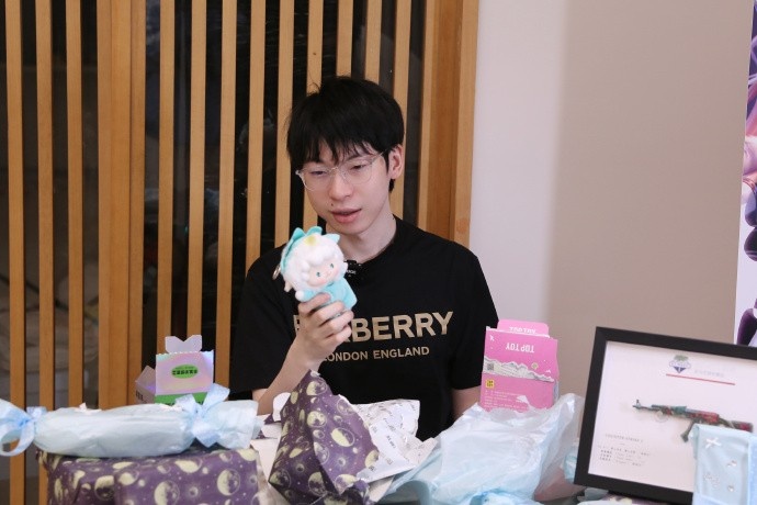 AL分享Hope返图：王哥的周年礼物开箱来啦 一年两度青青草原大会